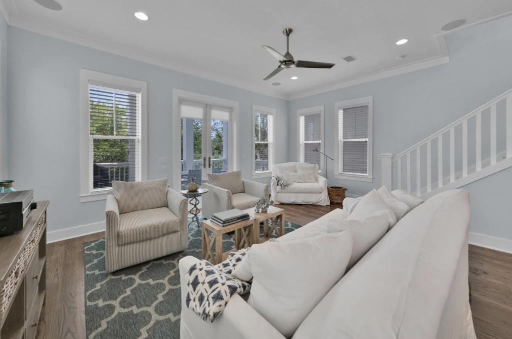 Anna's Beach House Walk-Out To 30A in Seacrest- Pet-Friendly photo 2