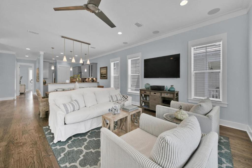 Anna's Beach House Walk-Out To 30A in Seacrest- Pet-Friendly photo 3
