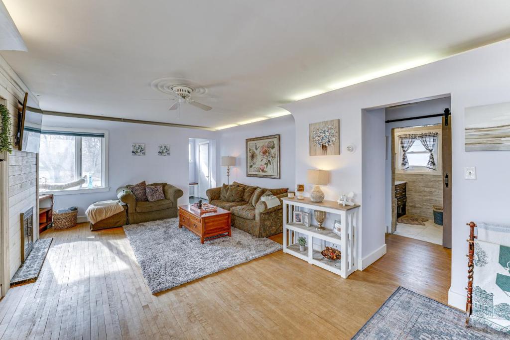 Quiet Manistee Home with Patio Less Than 1 Mi to Beaches! photo 3
