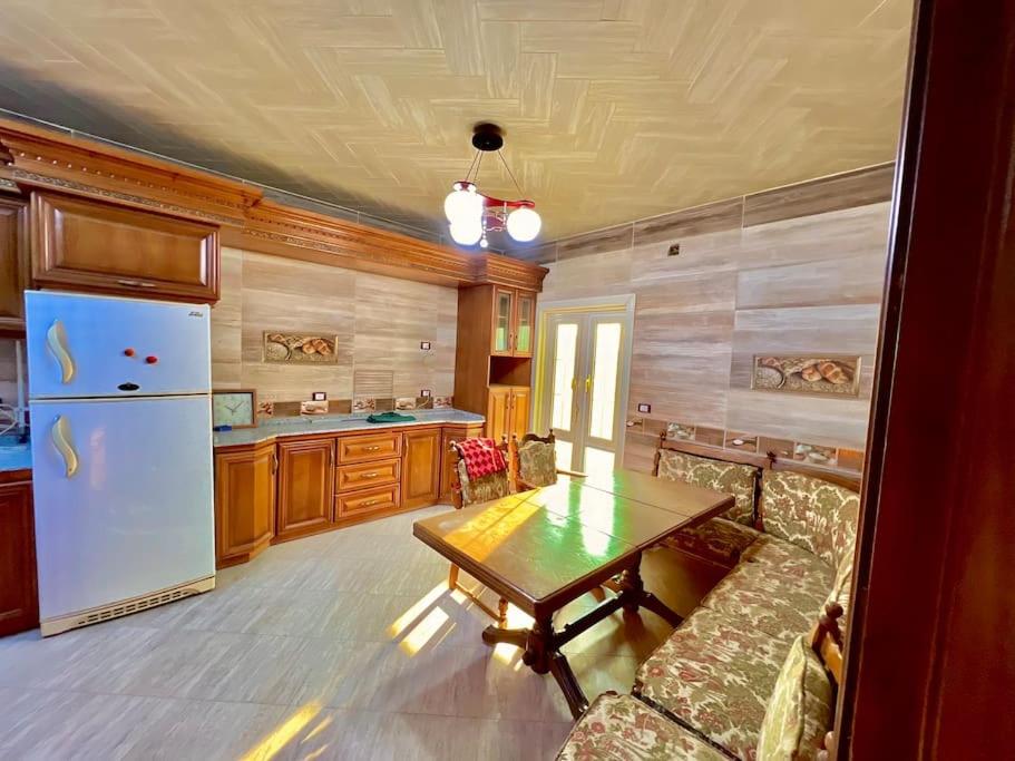 Luxury 5 star apartment with rooftop, security photo 3