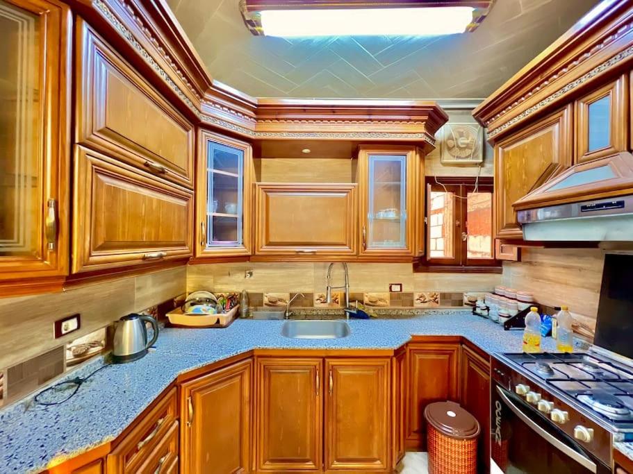 Luxury 5 star apartment with rooftop, security photo 4