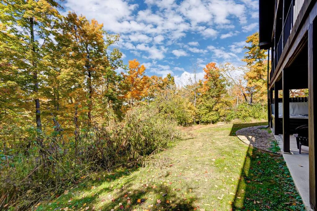 Large Log Cabin Chalet w/ Hot Tub - Horses & Lake! photo 1