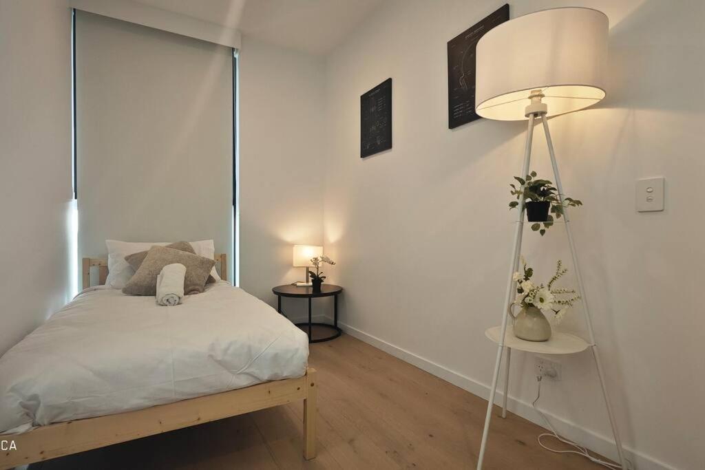 Heart of Boxhill near everything luxury apartment photo 4