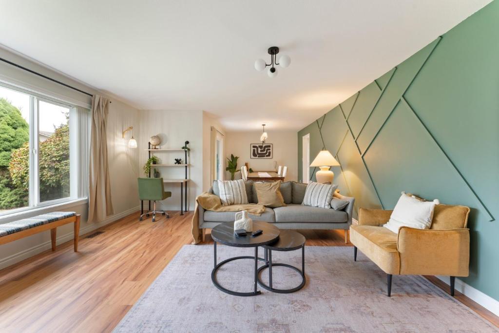 Whisper Hidden Nest Villa Near Vanmall and PDX airport photo 1