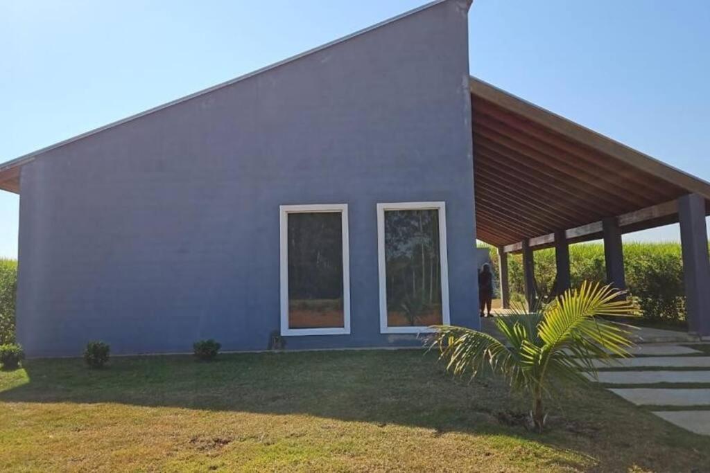 Casa de campo com piscina em Sta Barbara Residênce