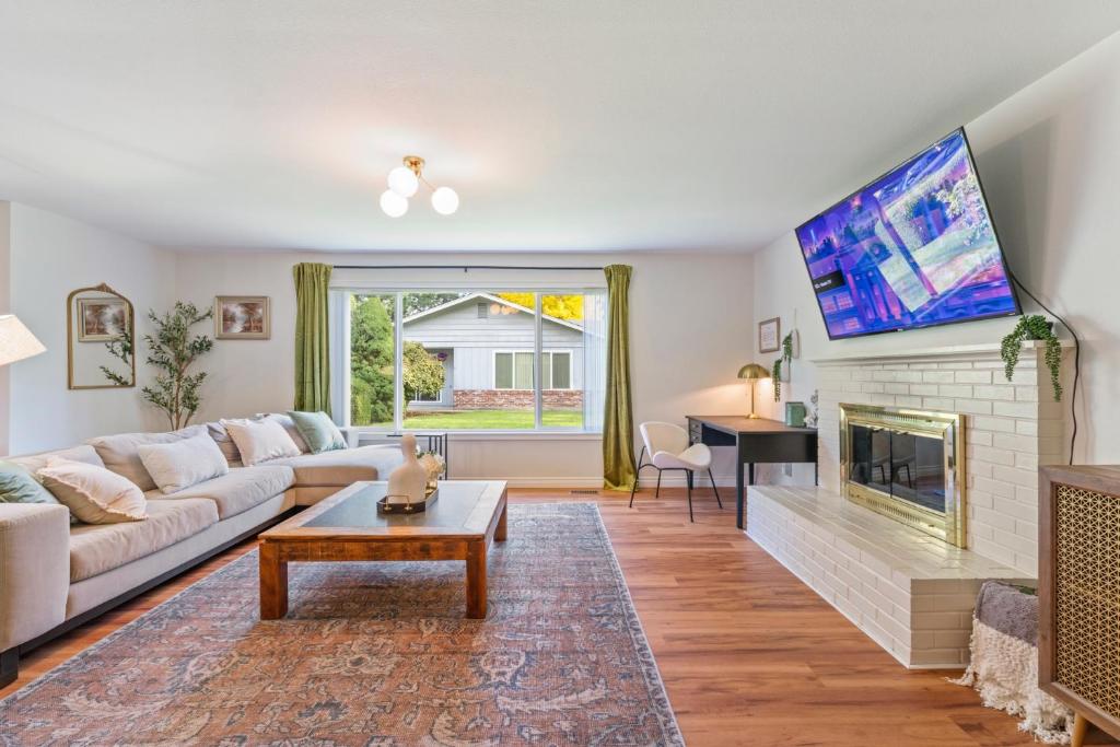 Serene Hidden Abode Villa Near VanMall & PDX photo 1