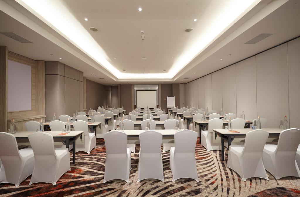 HARRIS Hotel & Convention Cibinong City Mall Bogor photo 3