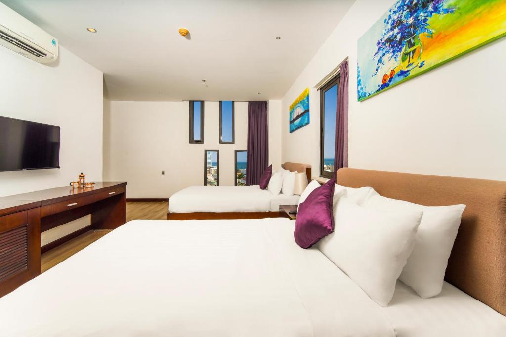 Golden Sun Apartment by New Sky Travel