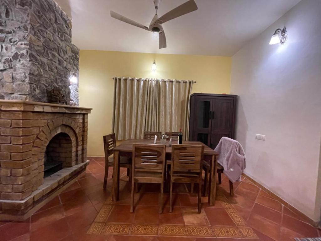 The Colonial Kaanchi House Mount Abu photo 3