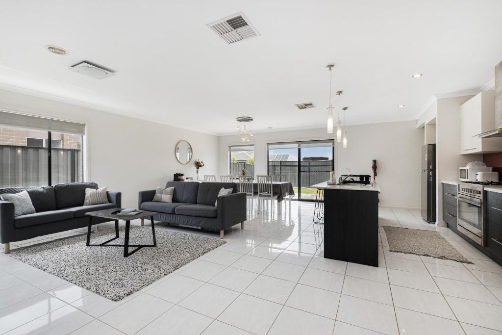 Modern 4BR house perfect for family getaway