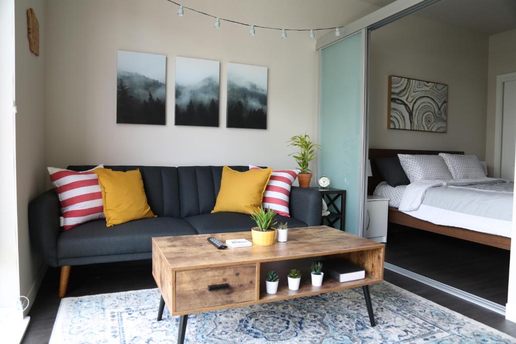 Queen Anne Abode - 1 Block from CPA! - Free Parking! image