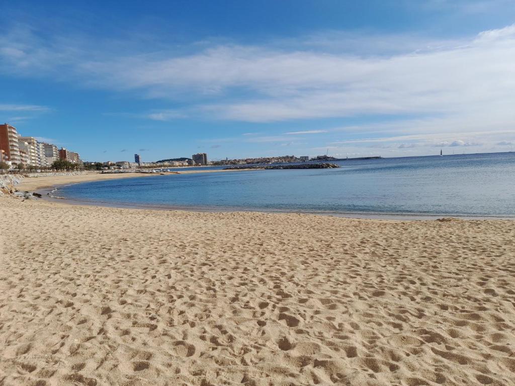 Apartamento con piscina junto a la playa photo 1