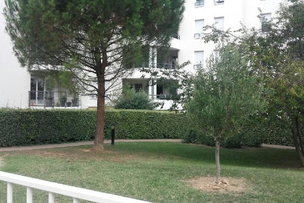 Logement à Tassin avec piscine et garage photo 1