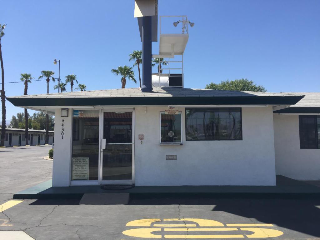 Indio Holiday Motel photo 1
