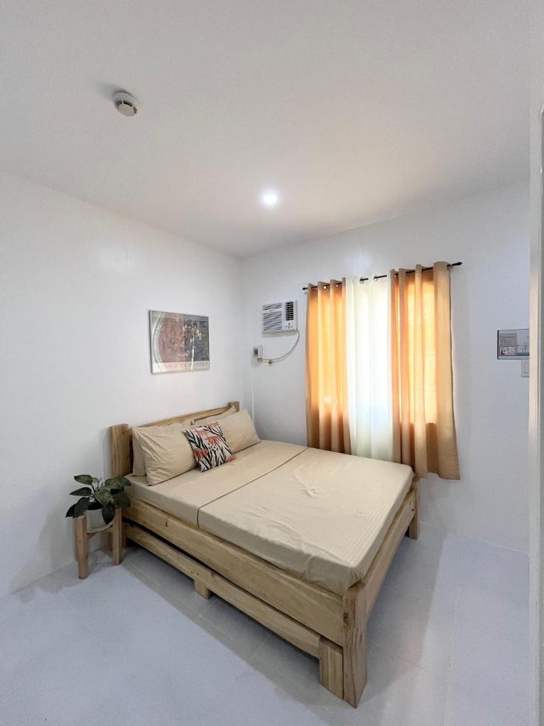 Sunnydale Apartelle -Room Accommodation near Calatagan Beach Resorts
