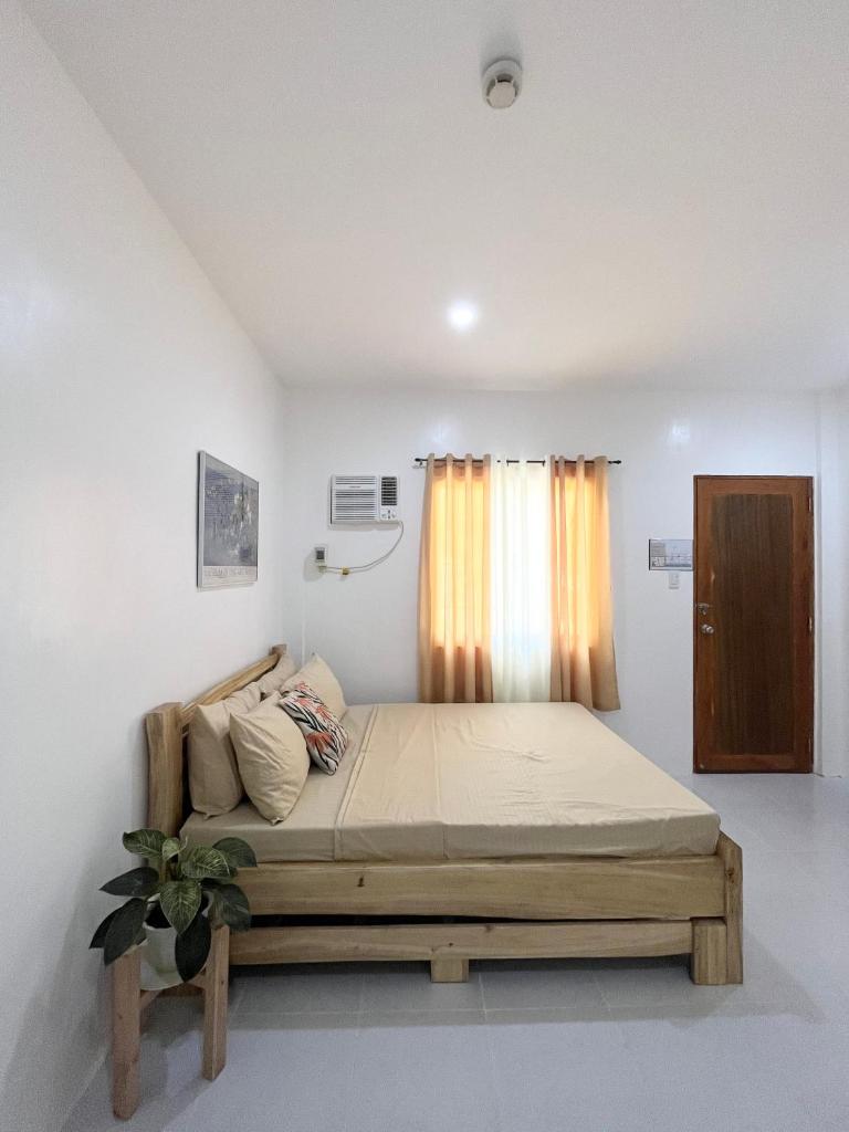 Sunnydale Apartelle -Room Accommodation near Calatagan Beach Resorts photo 1