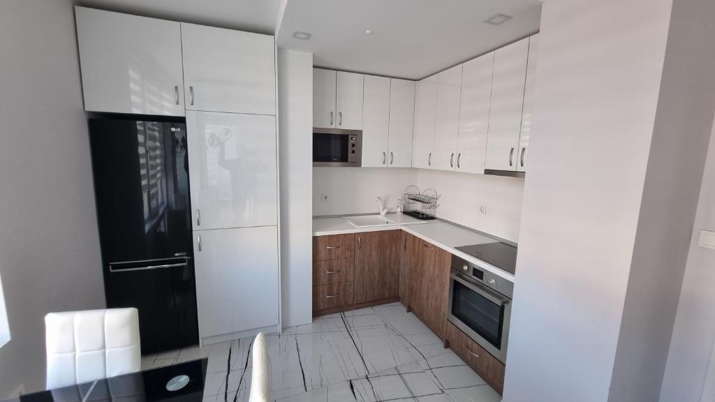 Alexander Home photo 1