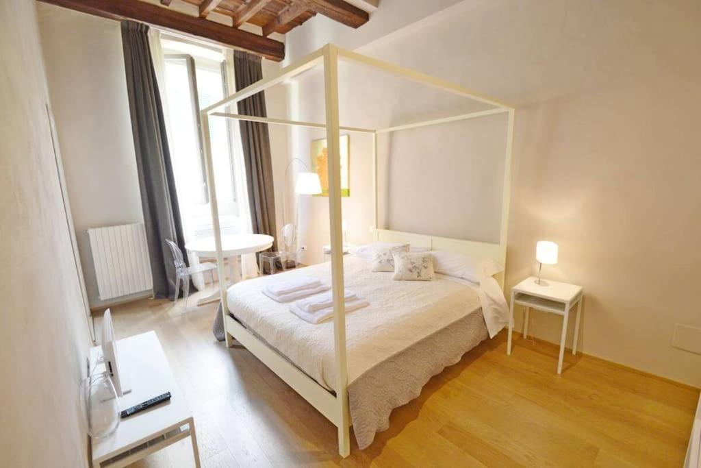 Keys of Italy - Albero 15 - Big and Small apt by Train station 2nd floor