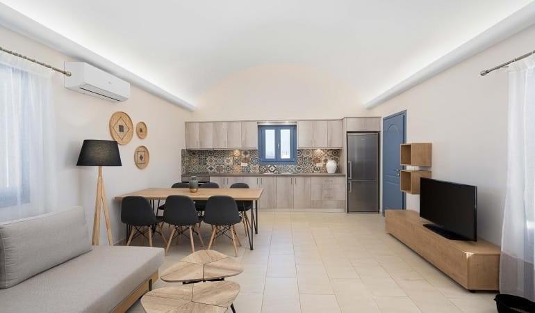 Beautiful Santorini Villa - 3 Bedroom Villa - Private Jacuzzi and Charismatic Interior - Vothonas photo 4