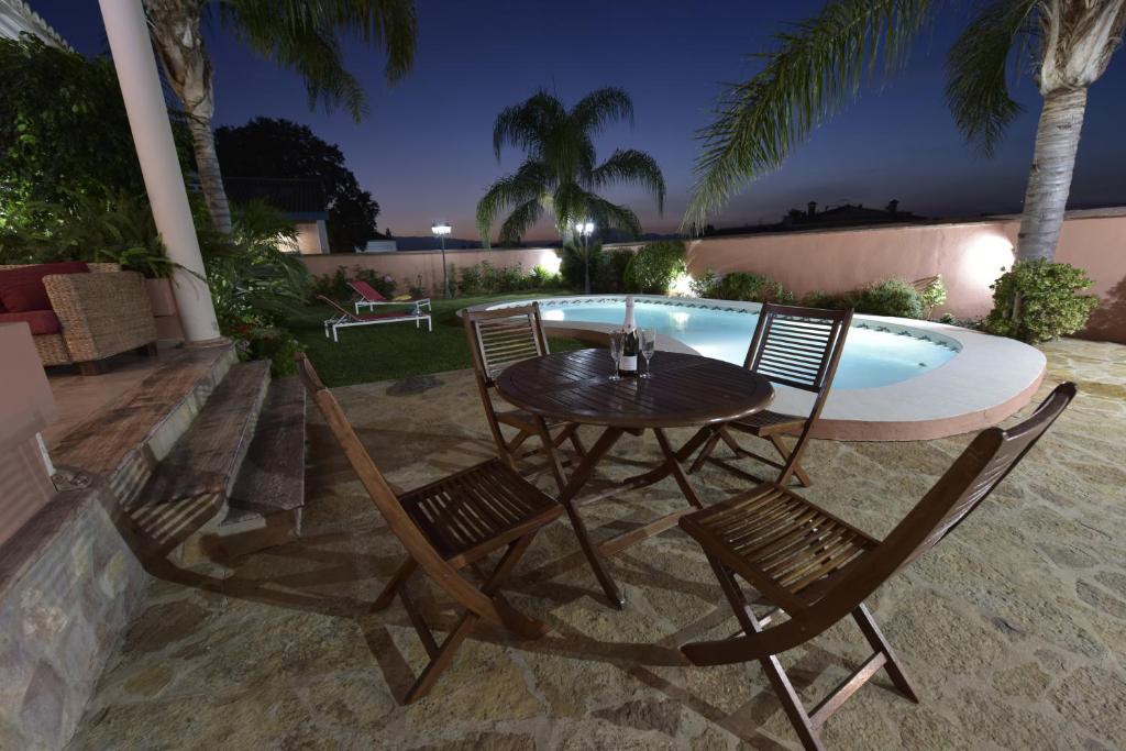 Villa Elísabeth, con piscina climatizada, especial para familias photo 2
