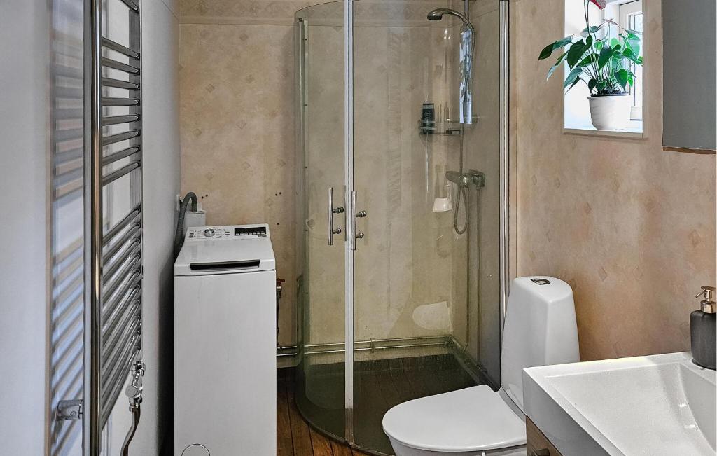 Nice Home In Rockneby With 4 Bedrooms, Jacuzzi And Wifi photo 3