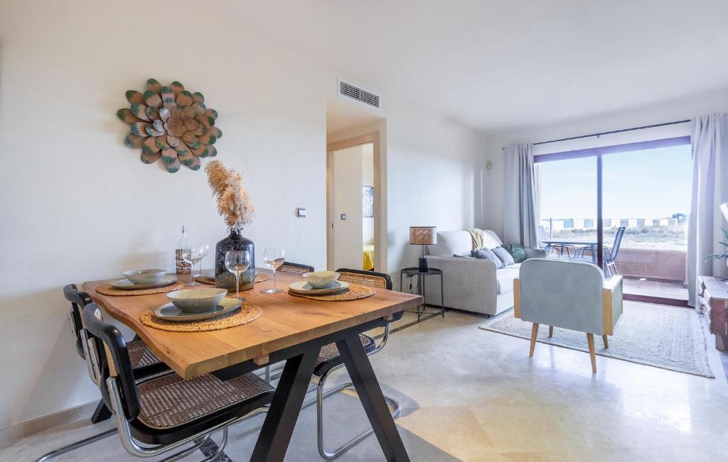 Gorgeous Apartment In Los Alczares With Wifi photo 2
