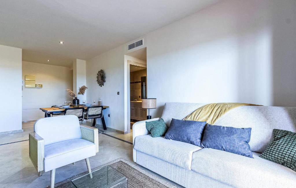 Gorgeous Apartment In Los Alczares With Wifi photo 3