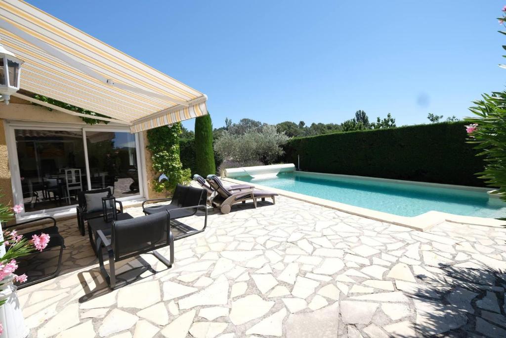 Very pleasant vacation rental with heated pool in the Luberon photo 3