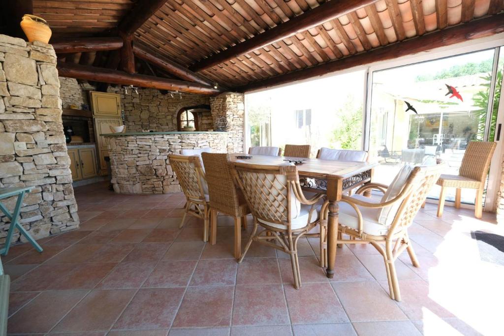 Very pleasant vacation rental with heated pool in the Luberon photo 4