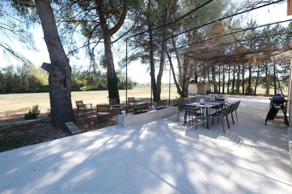 charming house with private pool in lagnes, near isle sur la sorgue, in the luberon, in Provence, for 8 people photo 3