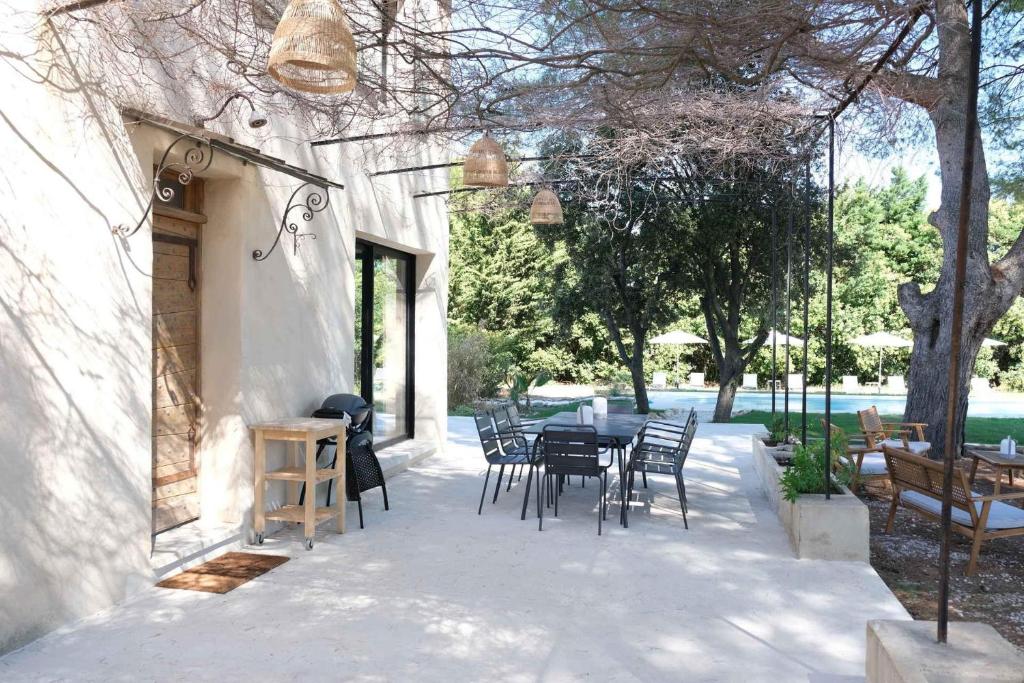 charming house with private pool in lagnes, near isle sur la sorgue, in the luberon, in Provence, for 8 people photo 4