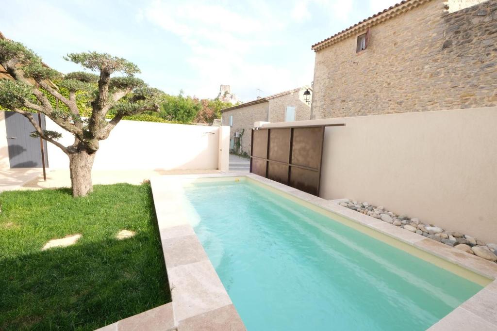 charming house with private pool in the heart of the village of aureille in the alpilles, 6 people. photo 3