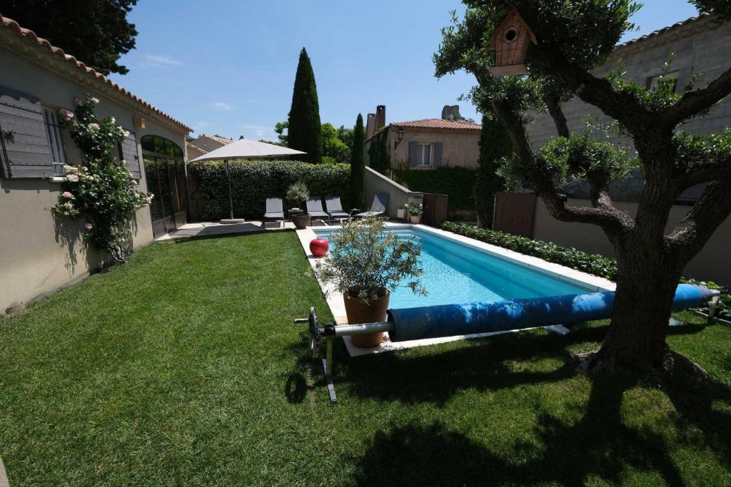 LS1-277 GALANTARIE Charmante location vacances avec piscine dans les Alpilles, à Aureille, proche du centre du village photo 3