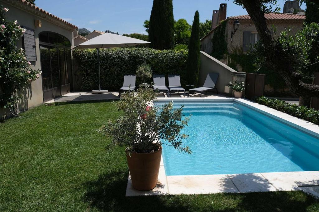 LS1-277 GALANTARIE Charmante location vacances avec piscine dans les Alpilles, à Aureille, proche du centre du village photo 1
