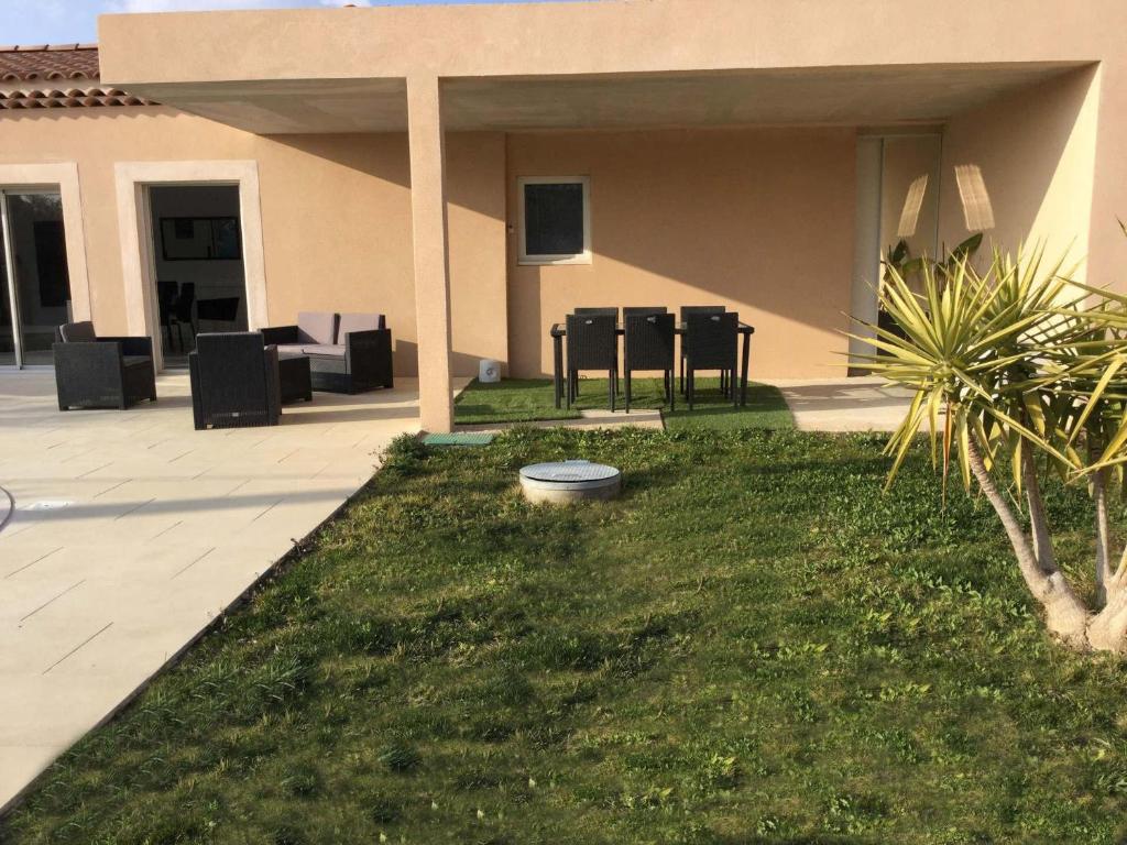very pretty contemporary villa with heated pool located in aureille in the alpilles, close to the center on foot. sleeps 4. photo 2