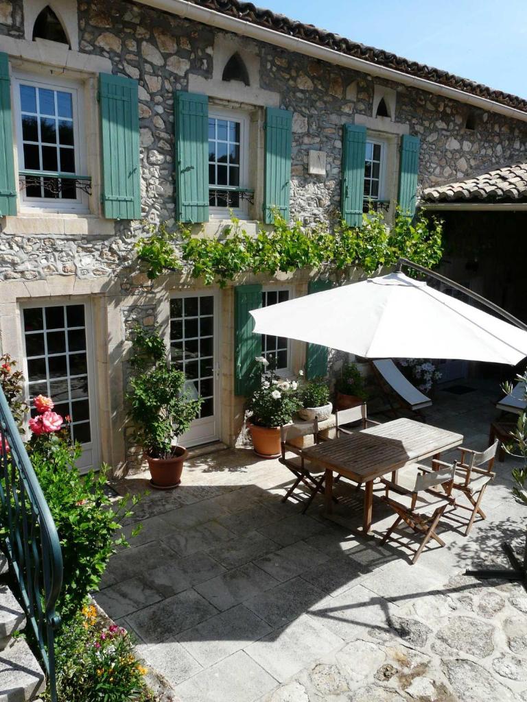Semi-detached provencal farm with swimming pool photo 3