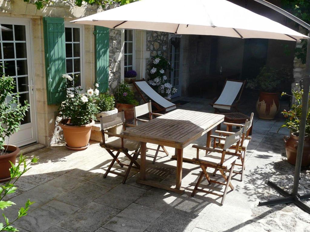 Semi-detached provencal farm with swimming pool photo 4