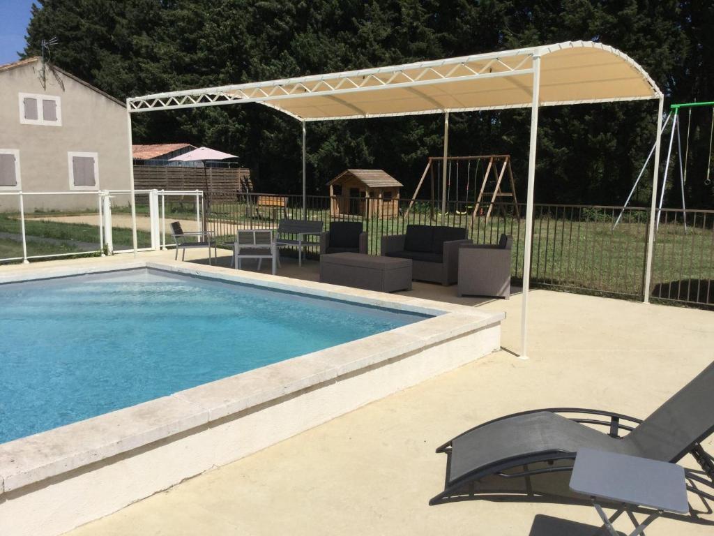 air-conditioned family house with fenced pool in fontvieille in the alpilles, sleeps 8 photo 1