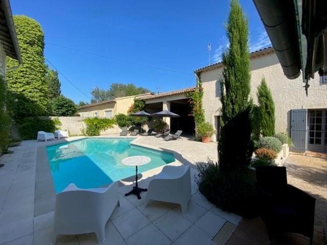 Authentic Provencal Mas with pool, in the countryside of the village of SENAS, close to the Luberon and the Alpilles, sleeps 8. photo 4