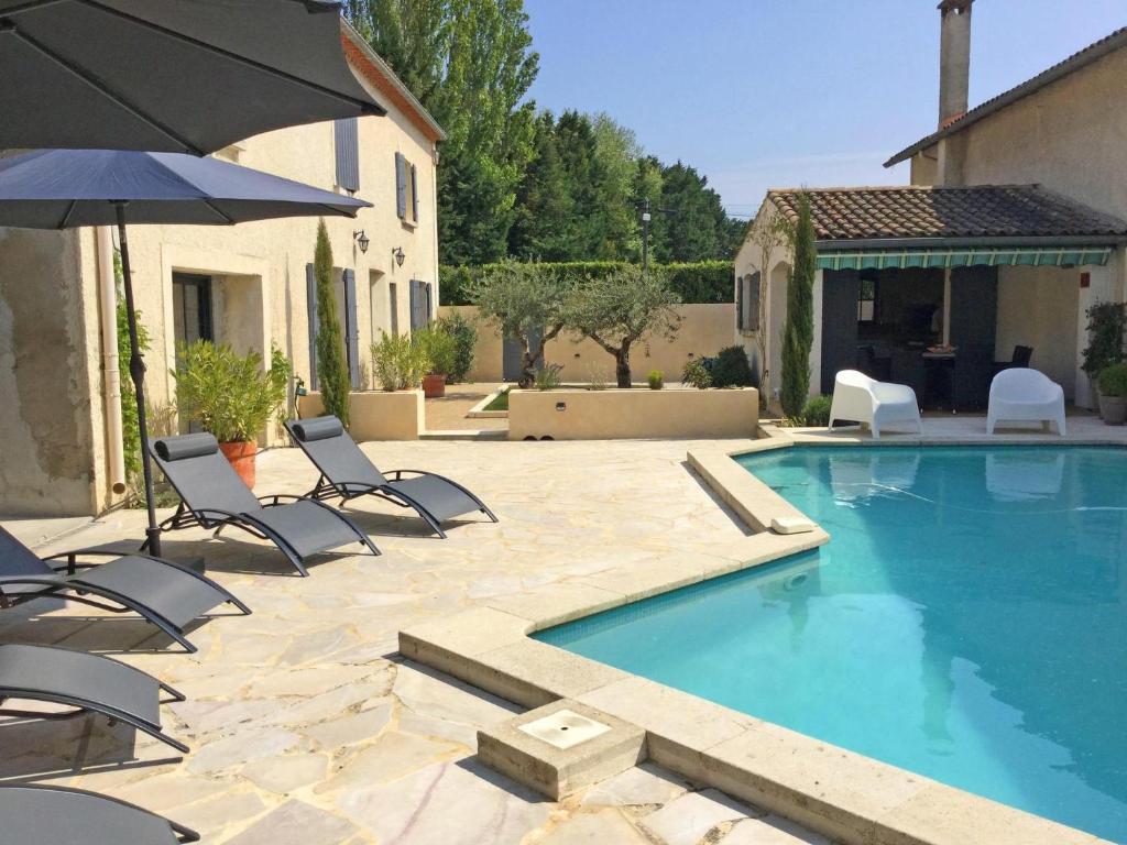 Authentic Provencal Mas with pool, in the countryside of the village of SENAS, close to the Luberon and the Alpilles, sleeps 8. photo 1