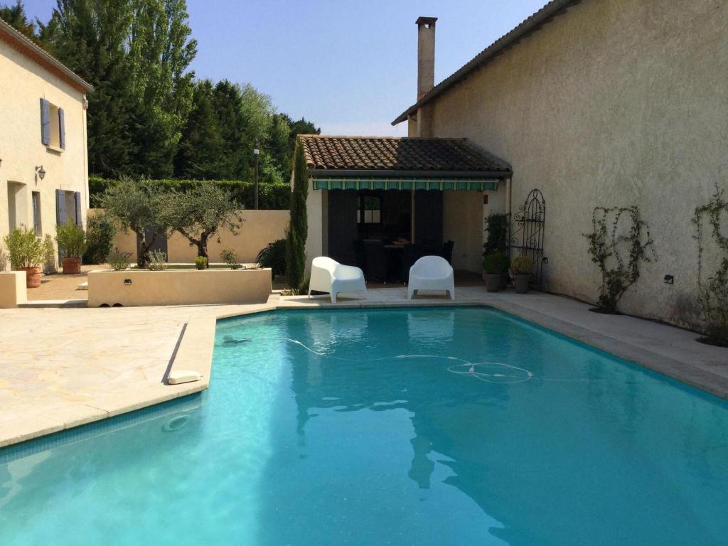 Authentic Provencal Mas with pool, in the countryside of the village of SENAS, close to the Luberon and the Alpilles, sleeps 8. photo 2