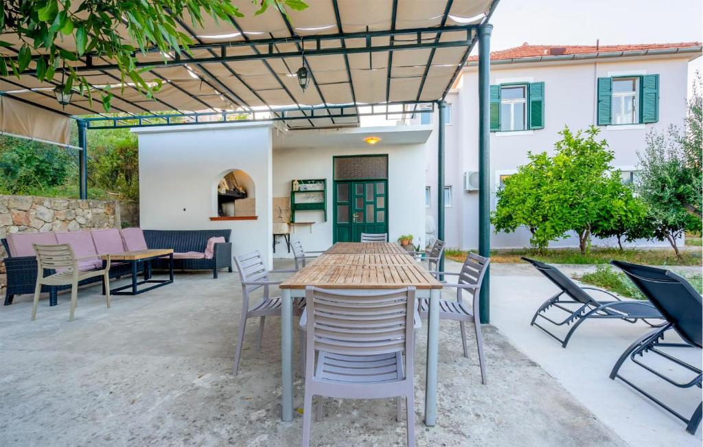 Stunning Home In Kolocep With Outdoor Swimming Pool photo 3