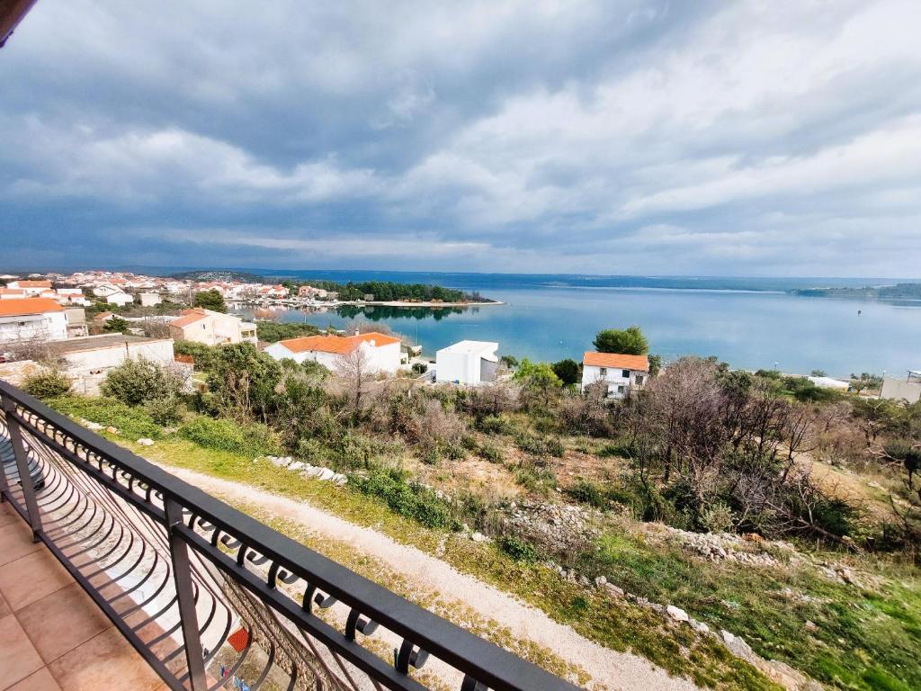 Bay Serenity apartments - Raslina photo 1
