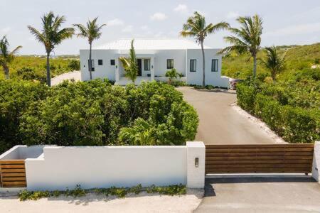 NEW Tropical Couples Retreat Steps to the Beach photo 4