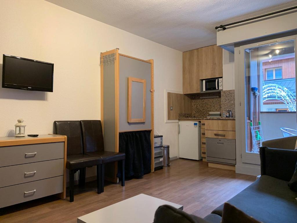 Studio Brides-les-Bains, 1 pièce, 4 personnes - FR-1-512-278 photo 4