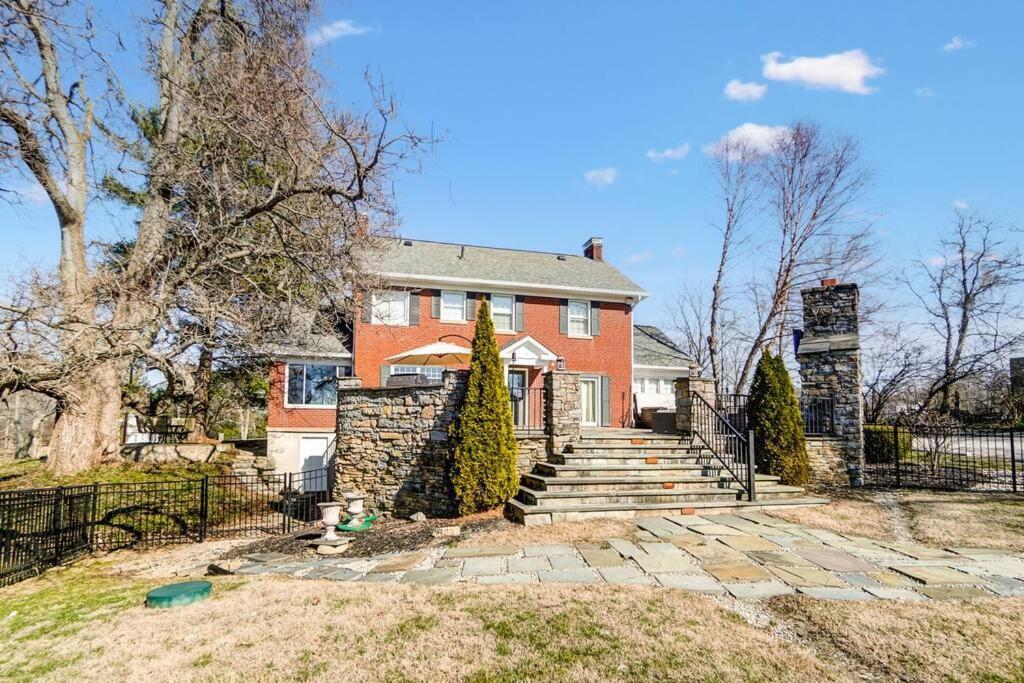 Beautiful Equestrian Estate home w/ Hot Tub! photo 2
