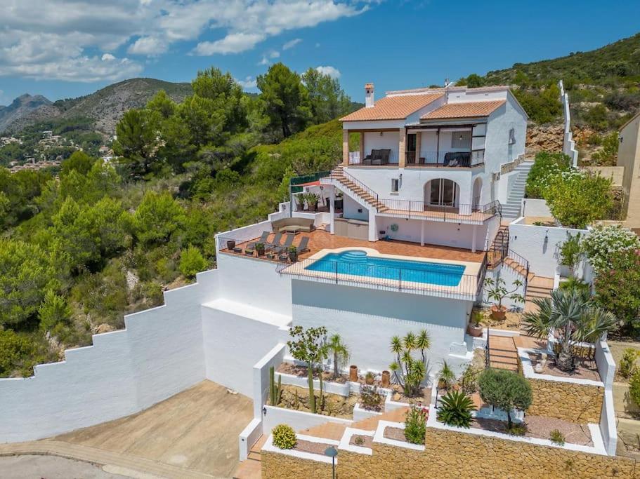 Casa Maurice - by Aldertons photo 1