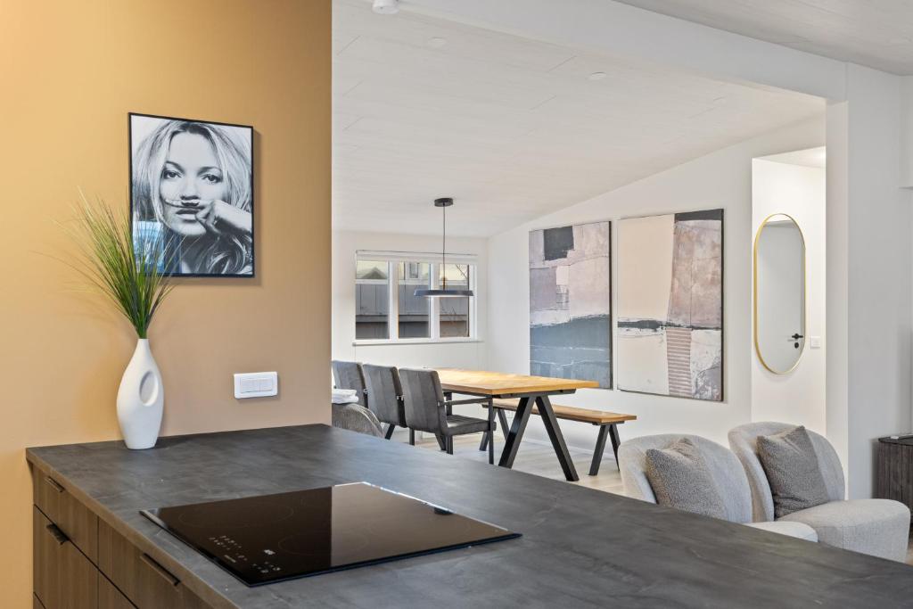 Venture Vacations - Best Possible Location-Laugavegur Luxury Loft photo 2