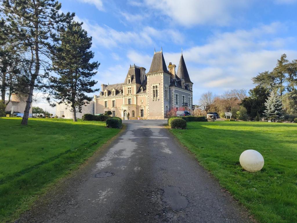 Hotel Château de la Barbinière photo 3