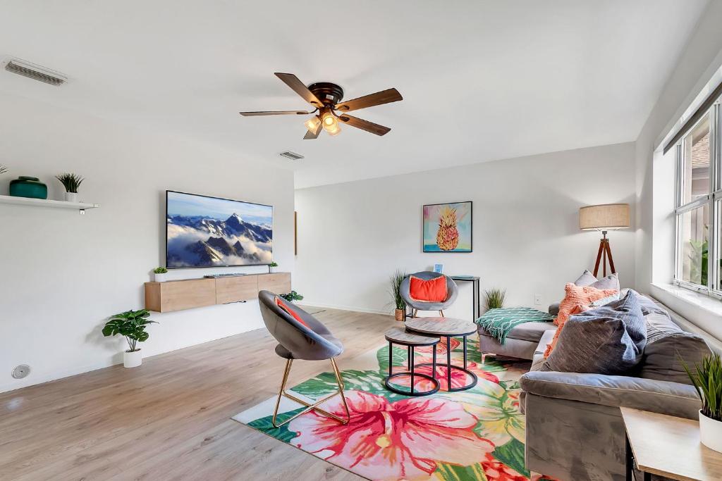 3 Bed 2 Bath w/pool & BBQ next to Keys photo 3